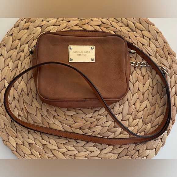 Older Michael Kors leather crossbody - Picture 1 of 4